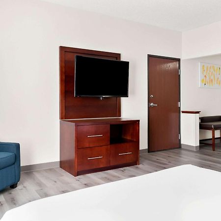 คอมฟอร์ต สวีท เซาท์ฟิลด์ Hotel ภายนอก รูปภาพ