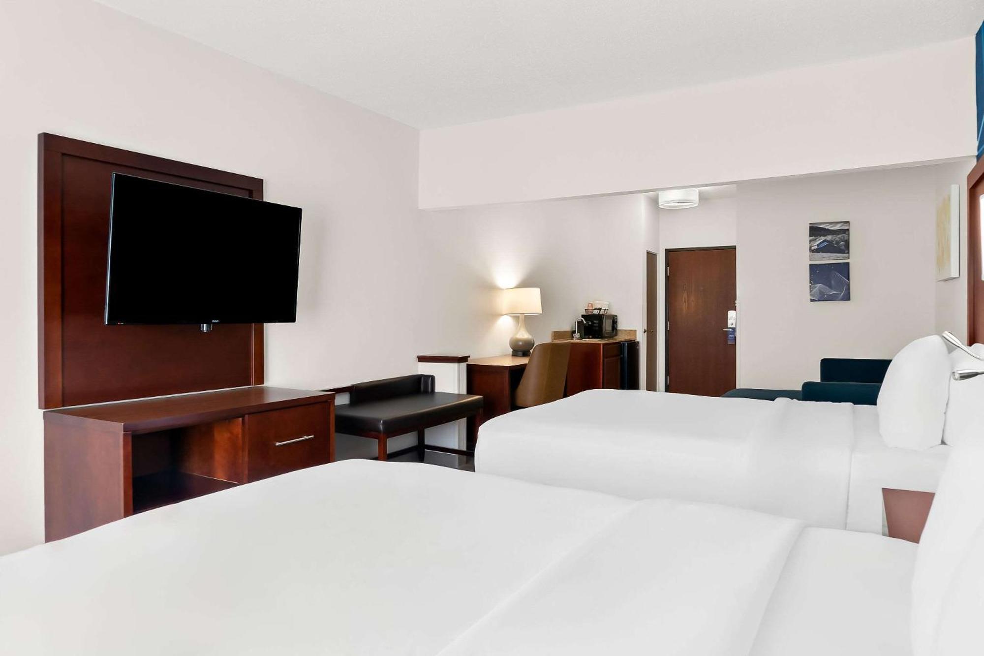 คอมฟอร์ต สวีท เซาท์ฟิลด์ Hotel ภายนอก รูปภาพ