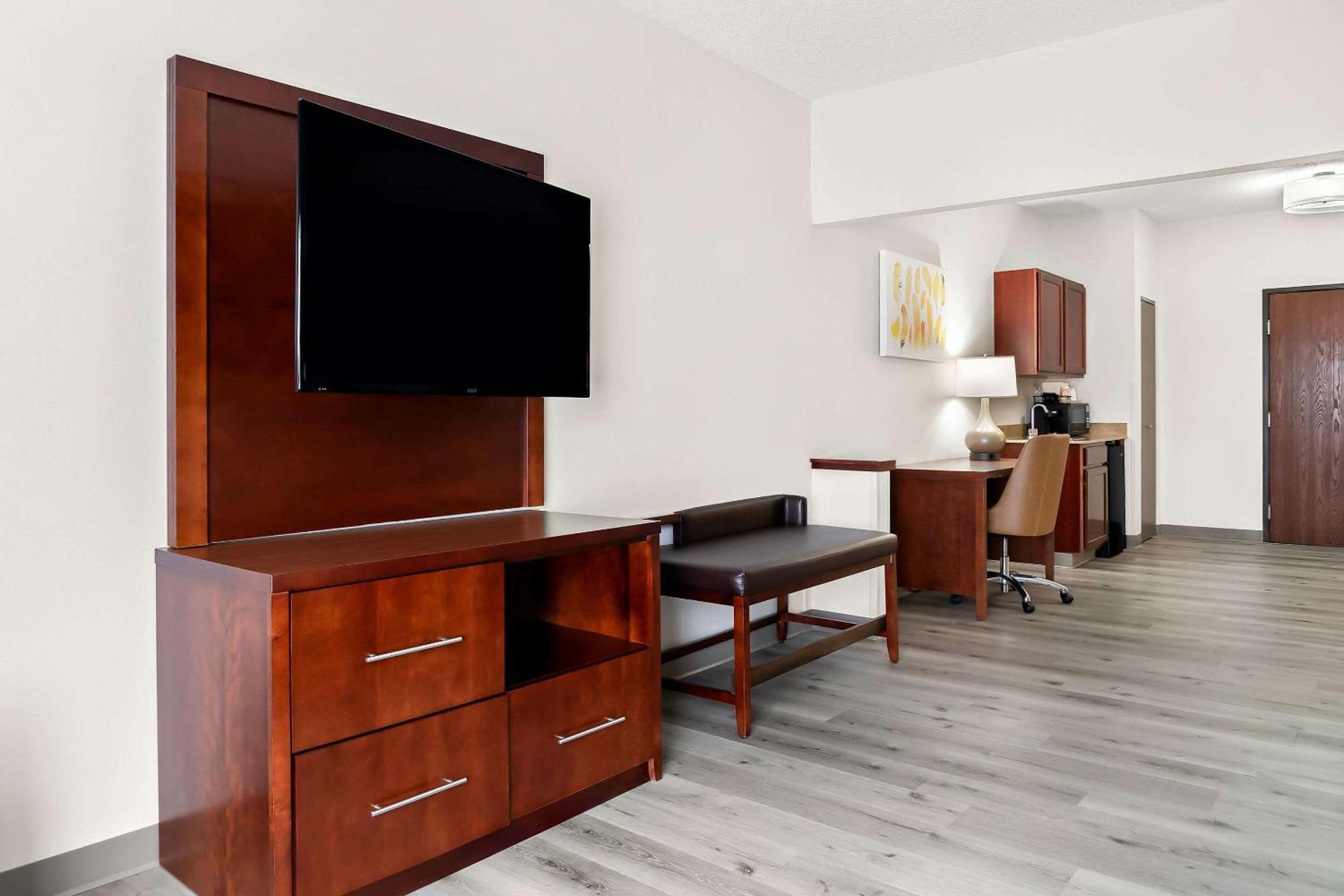 คอมฟอร์ต สวีท เซาท์ฟิลด์ Hotel ภายนอก รูปภาพ