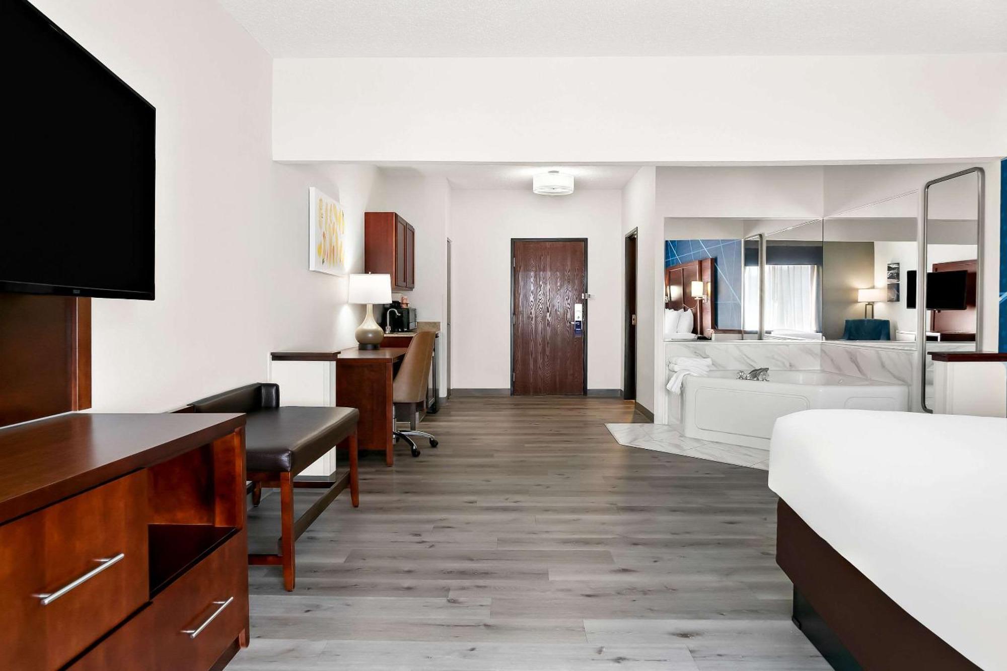 คอมฟอร์ต สวีท เซาท์ฟิลด์ Hotel ภายนอก รูปภาพ