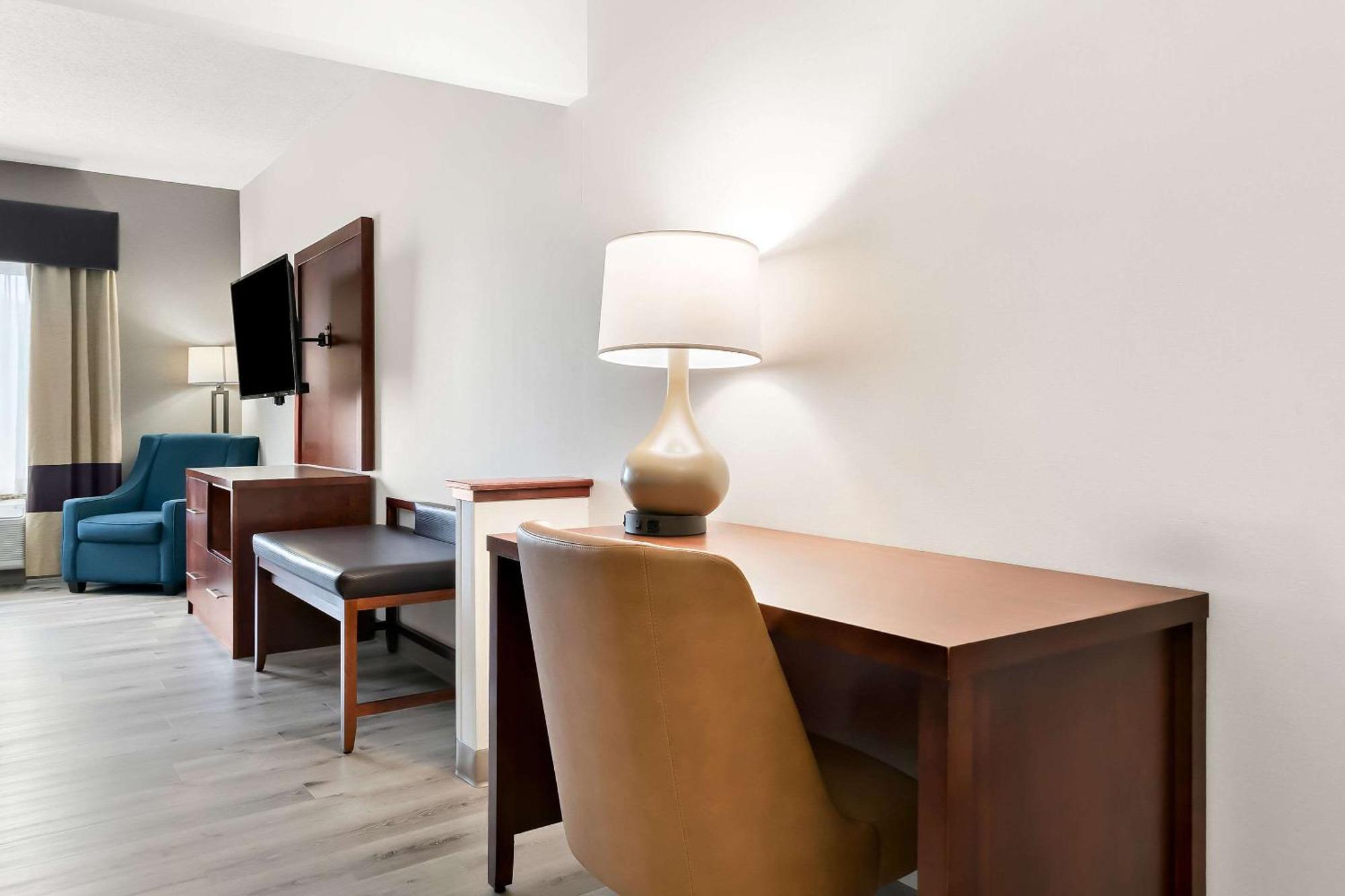 คอมฟอร์ต สวีท เซาท์ฟิลด์ Hotel ภายนอก รูปภาพ